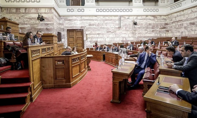 Αγρια σύγκρουση στη Βουλή για την «αποσιώπηση» του συλλαλητηρίου της Θεσσαλονίκης